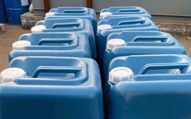 襄陽金達(dá)成精細(xì)化工有限公司捐贈12噸84消毒液原液